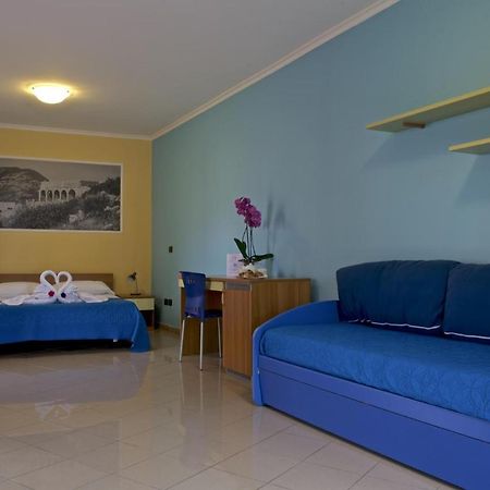 Hotel Ristorante Al Canto Delle Sirene Terracina Buitenkant foto