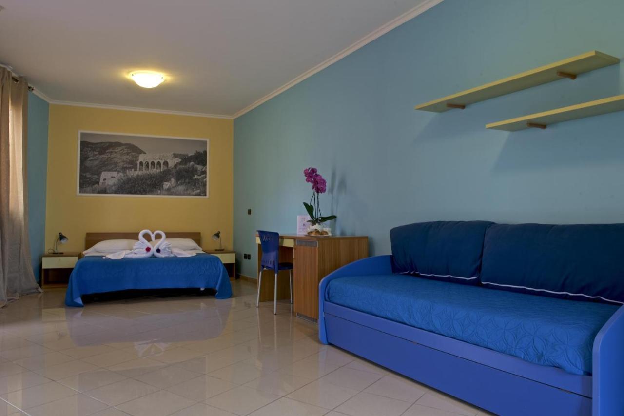 Hotel Ristorante Al Canto Delle Sirene Terracina Buitenkant foto